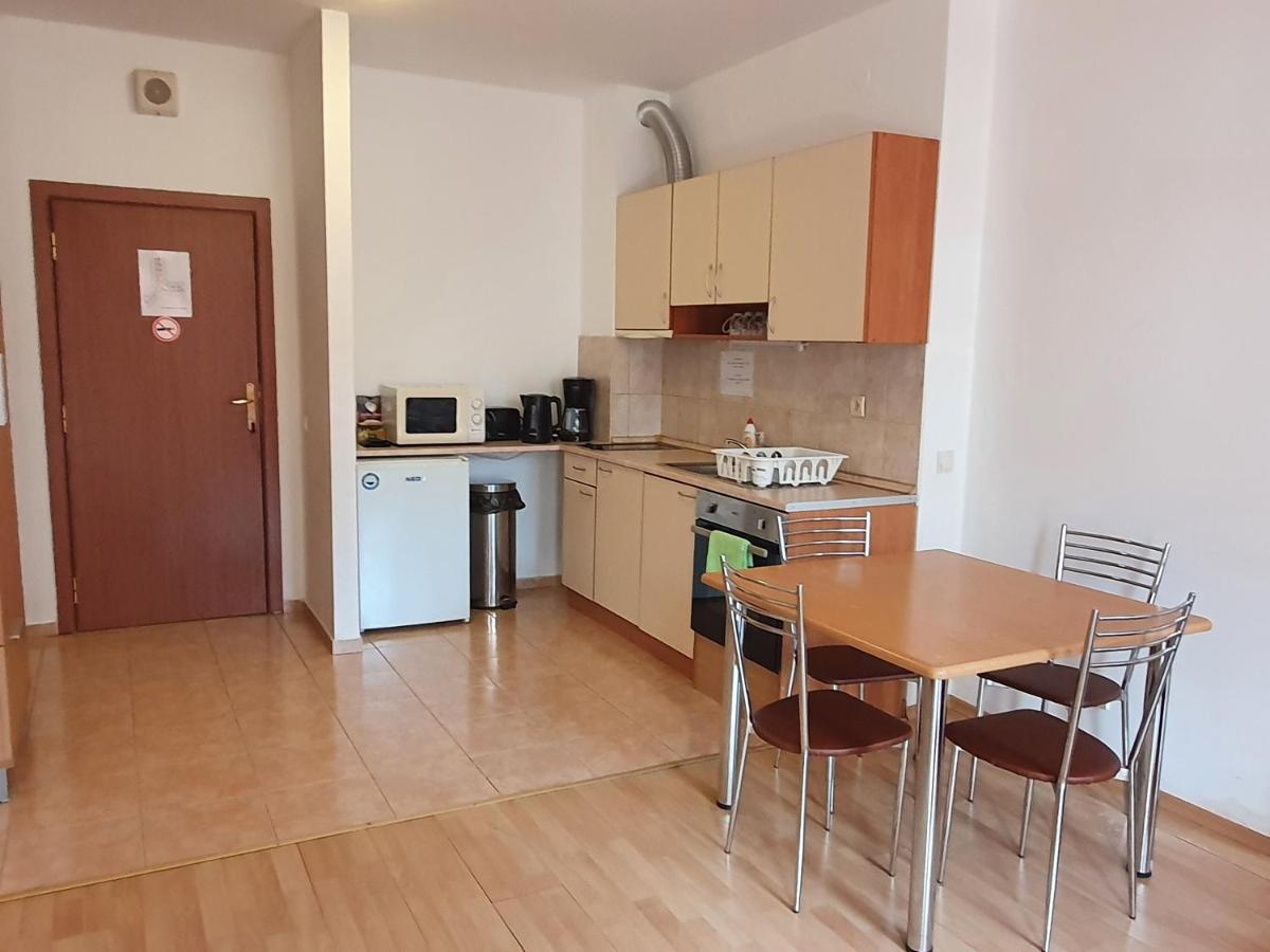 Flora Apartments Tmf بوروفتس المظهر الخارجي الصورة
